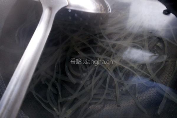 香菇薯粉汆肥羊的做法图解4