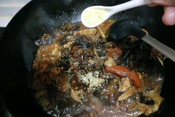 牛肉炖西红柿木耳的做法图解9