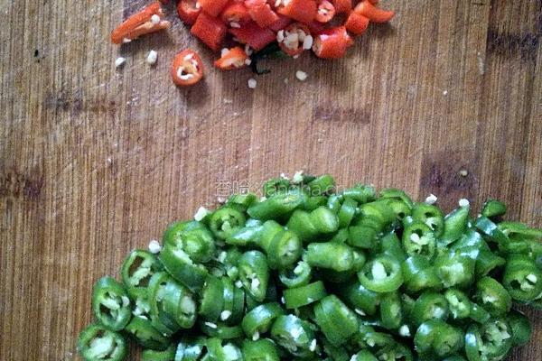 双椒白菜炒豆豉的做法图解3
