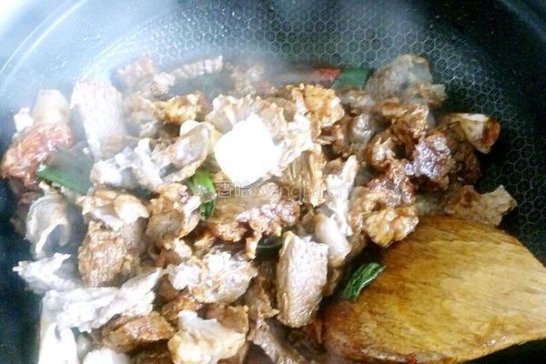 瓦罐牛肉的做法图解4