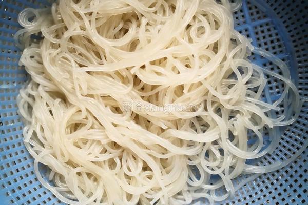 鸡蛋豆腐粉条素馅包子的做法图解5