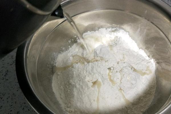 香酥油饼的做法图解1