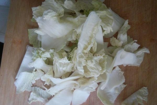 木耳炒白菜片的做法图解2