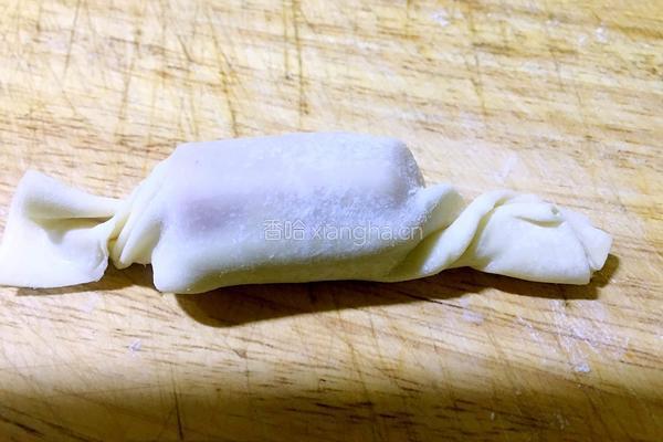 馄饨皮烤香肠的做法图解4