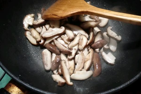 香菇炒圆椒的做法图解6