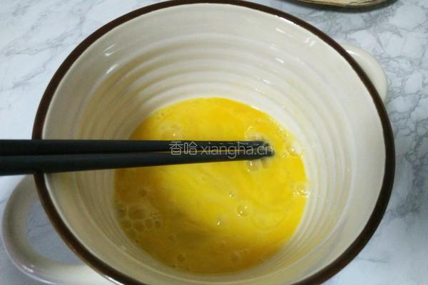 鸡蛋炒馒头丁的做法图解4
