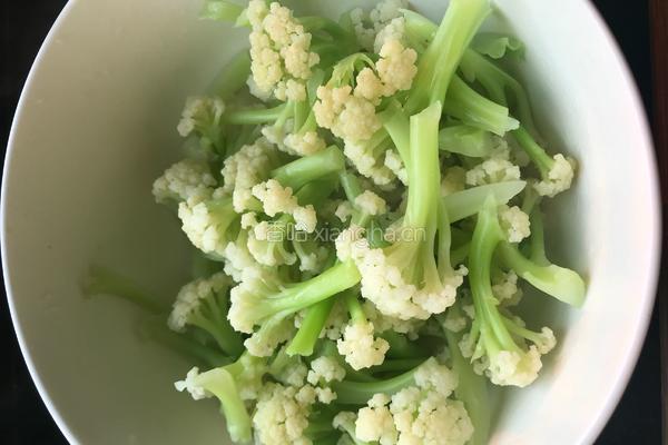 香肠炒花菜的做法图解3