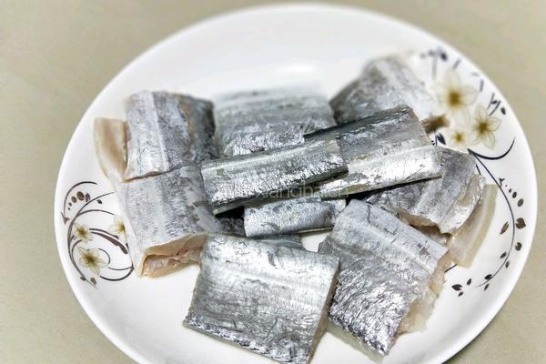 豆豉香煎带鱼的做法图解1