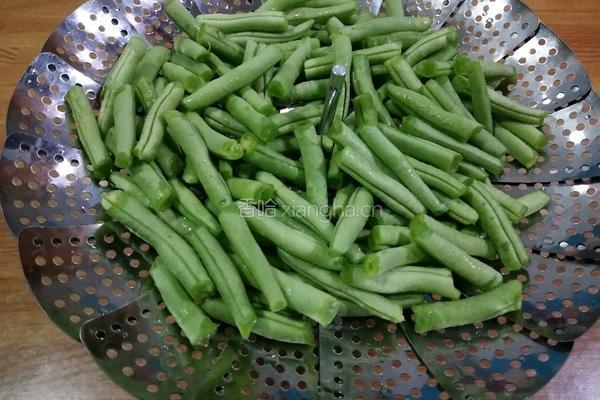 豆角焖面的做法图解2