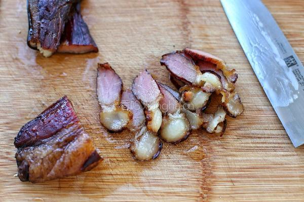 蒜苔炒腊肉的做法图解4
