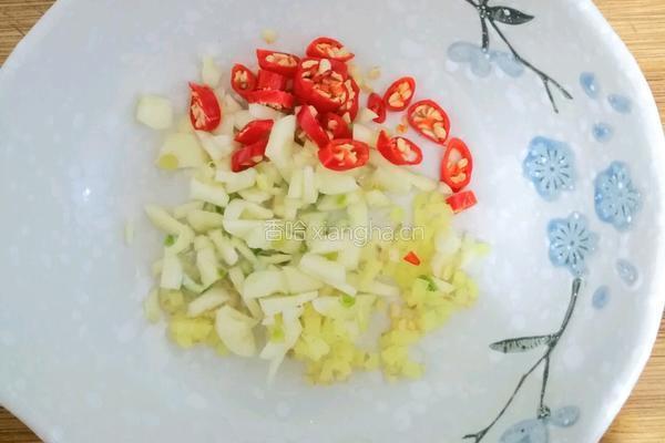 凉拌黄瓜肉皮冻的做法图解3