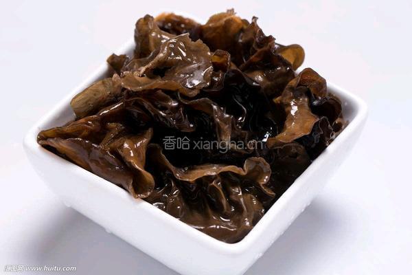 木耳炒肉的做法图解2