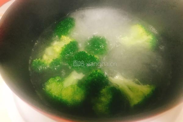 蝴蝶结果蔬沙拉的做法图解1
