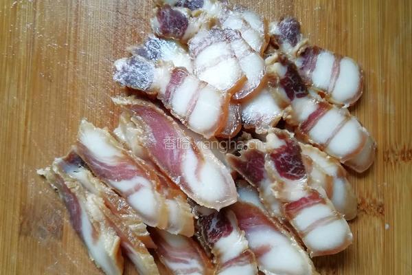荷兰豆炒腊肉的做法图解2
