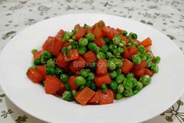 豌豆炒胡萝卜的做法图解1