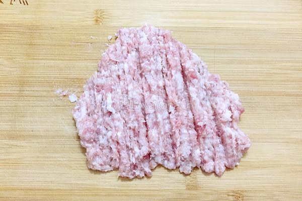 鸡蛋肉饼的做法图解1