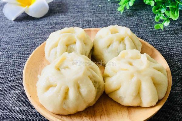 荠菜猪肉馅包子的做法图解1