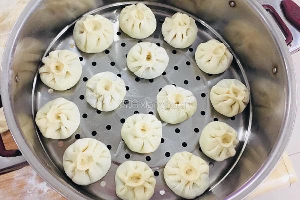 荠菜猪肉馅包子的做法图解16