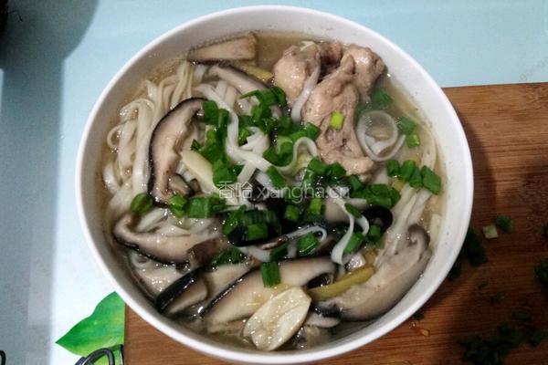香菇鸡汤面的做法图解5
