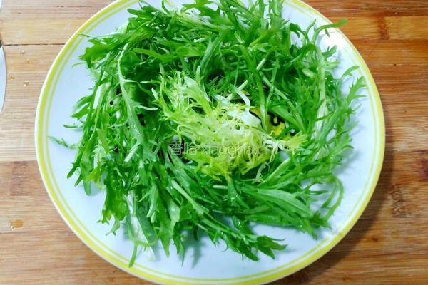 凉拌苦菊内脂豆腐的做法图解1