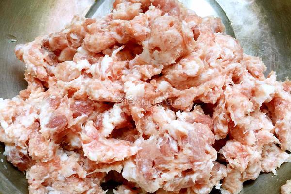 彩色水饺（猪肉蒜苗馅）的做法图解2