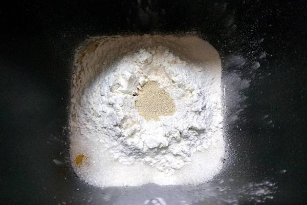 蜜豆餐包的做法图解3
