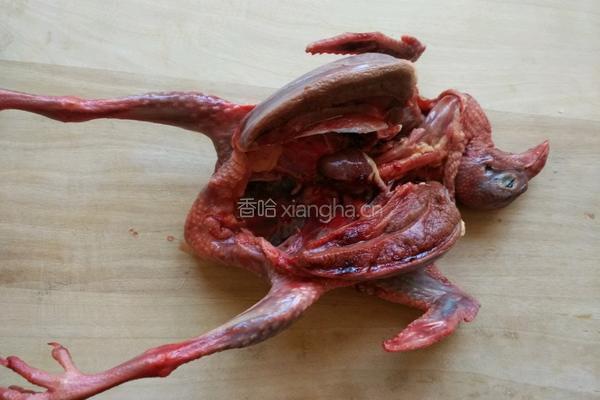 山药红枣鸽子汤的做法图解1