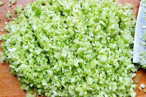 猪肉芹菜馅饺子的做法图解7