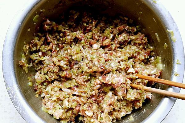 猪肉芹菜馅饺子的做法图解8