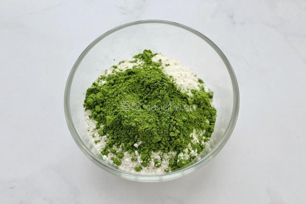抹茶奶油蛋糕卷的做法图解5