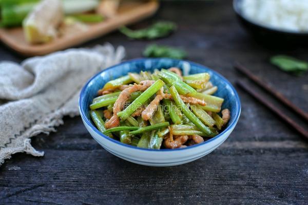 芹菜炒肉丝的做法图解13