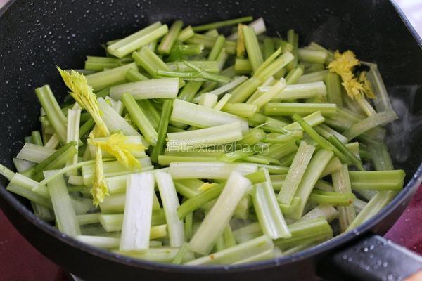 芹菜炒肉丝的做法图解8
