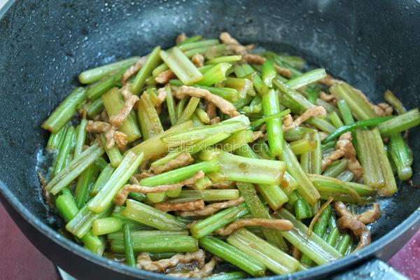 芹菜炒肉丝的做法图解12