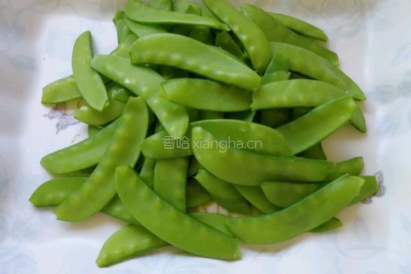 自制卤肉炒荷兰豆的做法图解1