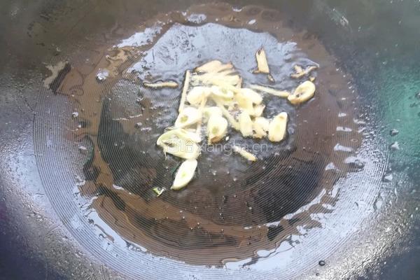 自制卤肉炒荷兰豆的做法图解5