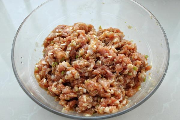 猪肉酸菜水饺的做法图解5