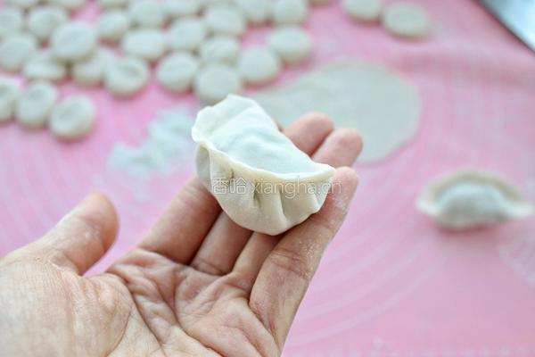猪肉酸菜水饺的做法图解11