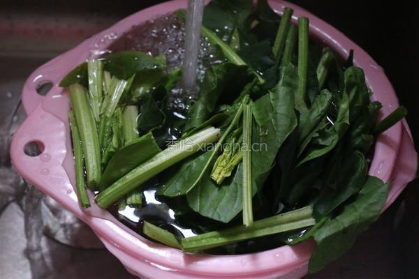 菠菜火腿肠卷饼的做法图解1
