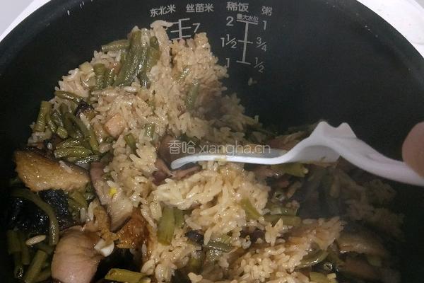酸豆角腊肉焖饭的做法图解13