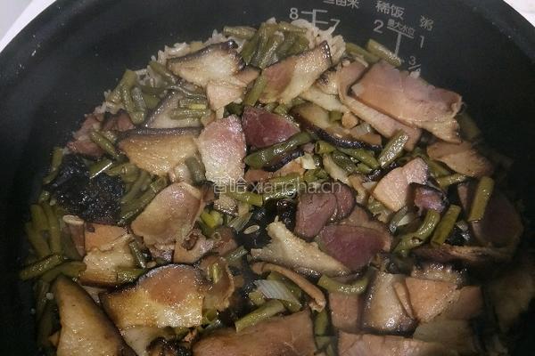 酸豆角腊肉焖饭的做法图解12