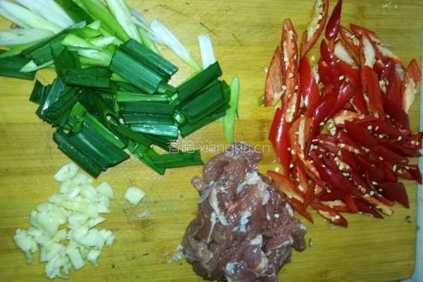 杏鲍菇炒肉的做法图解2