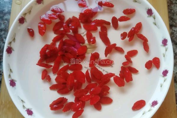 雪耳杞子红薯糖水的做法图解6