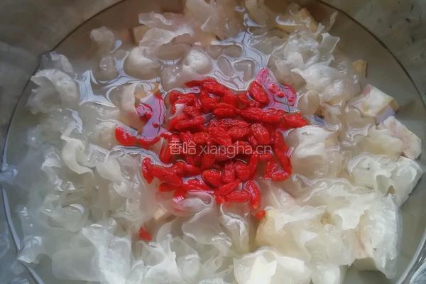 雪耳杞子红薯糖水的做法图解7
