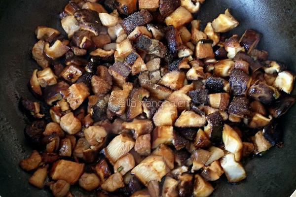 香菇肉丁焖饭的做法图解7