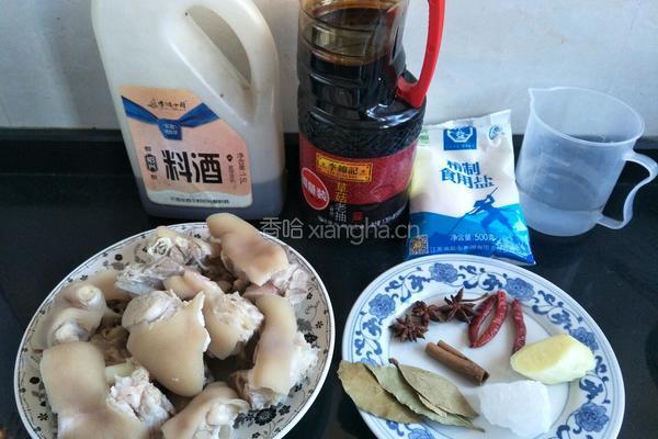 冰糖猪蹄的做法图解1