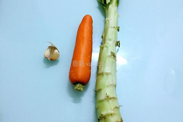 清炒莴笋片的做法图解1