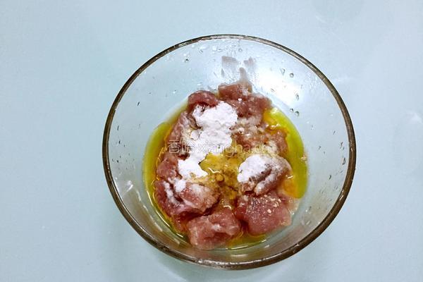 香菇炒肉的做法图解2