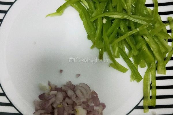 青椒炒土豆丝的做法图解1