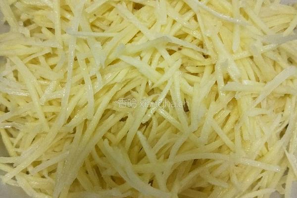 青椒炒土豆丝的做法图解3