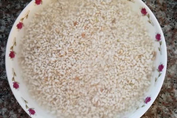 腊肉香菇糯米饭的做法图解2